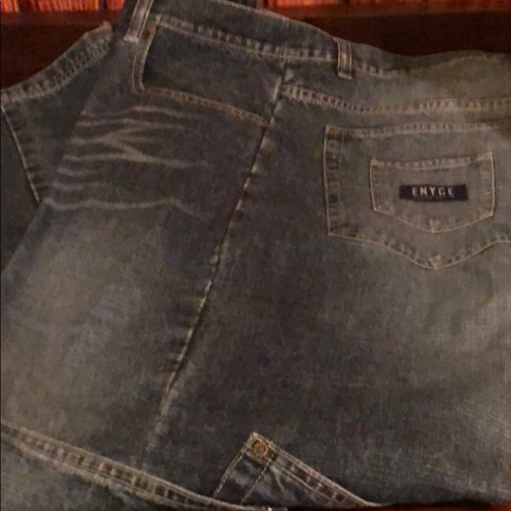 Enyce Brand Company 38 Very Lose Fit